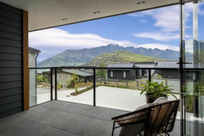 Bright, Modern, Plush - Brand New Townhouse Queenstown
